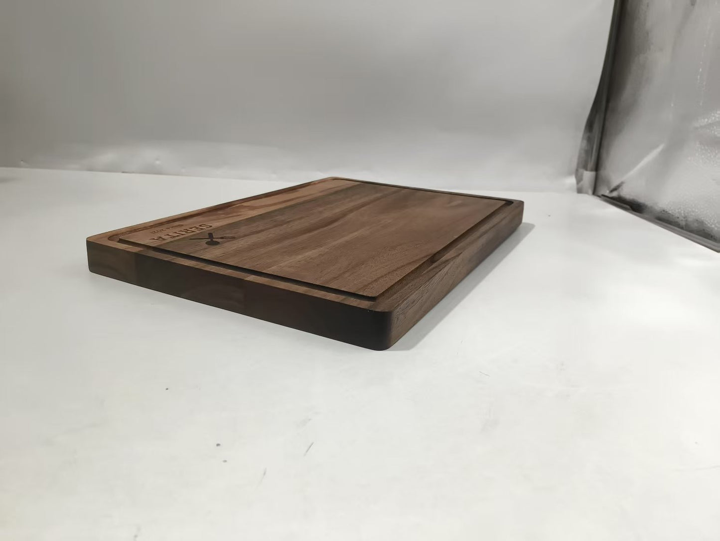 Slitstark skärbräda i trä